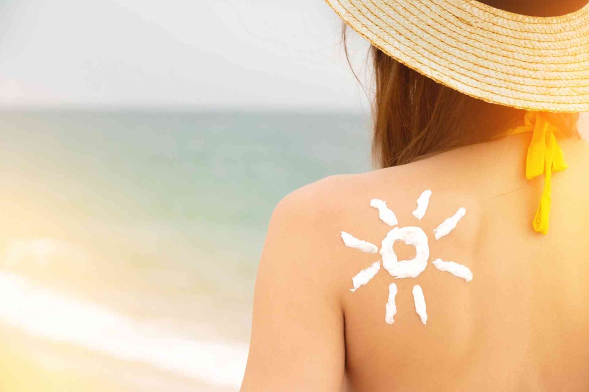 « Sun tattoo » : des tatouages de coups de soleil à la fois tendance et dangereux