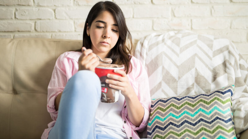 Régimes yo-yo : des modifications du microbiote intestinal pourrait nous pousser à la boulimie