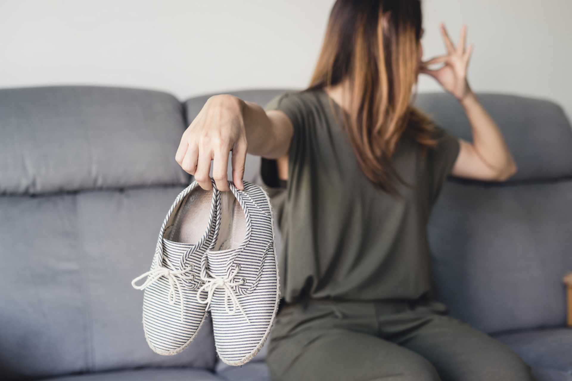 Pourquoi les pieds sentent-ils plus mauvais en été ?
