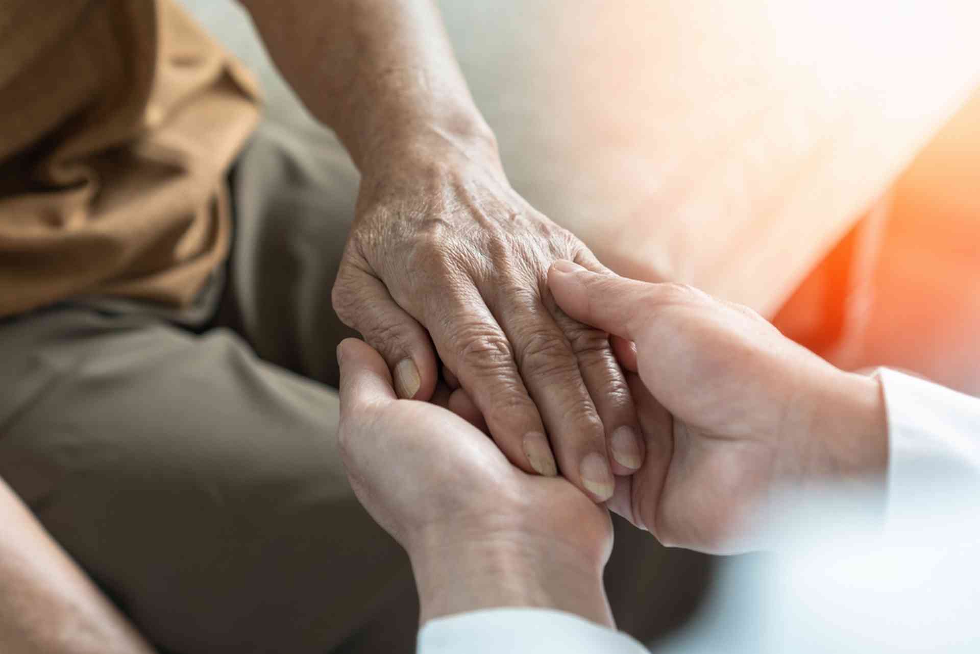 Parkinson : le côté du corps où débute la maladie prédit son évolution