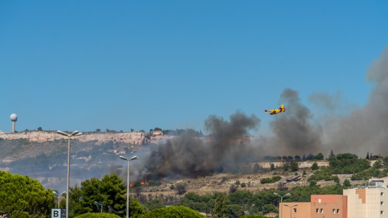 Incendies à Marseille et Narbonne : quels sont les risques d’une exposition à la fumée ?