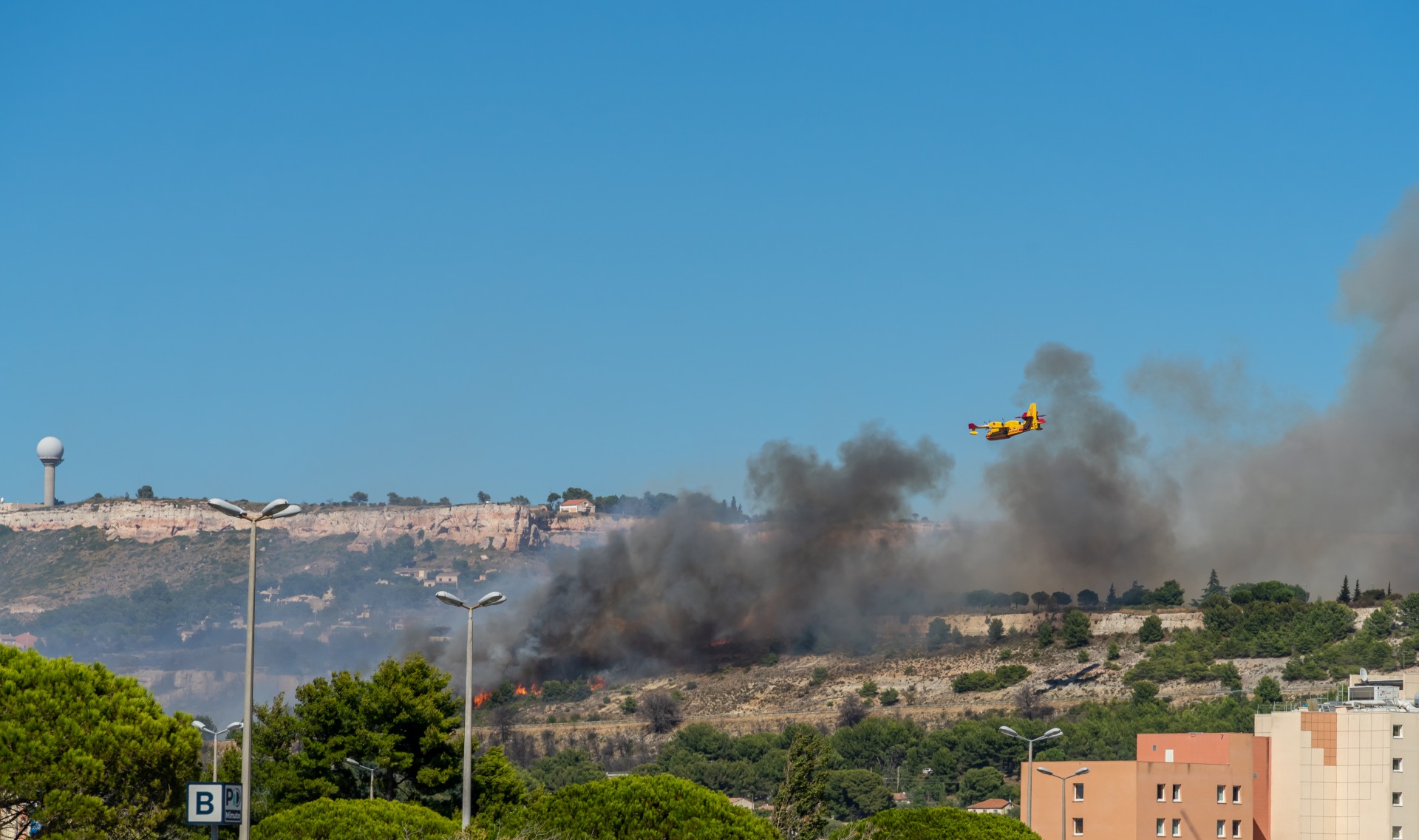 Incendies à Marseille et Narbonne : quels sont les risques d’une exposition à la fumée ?