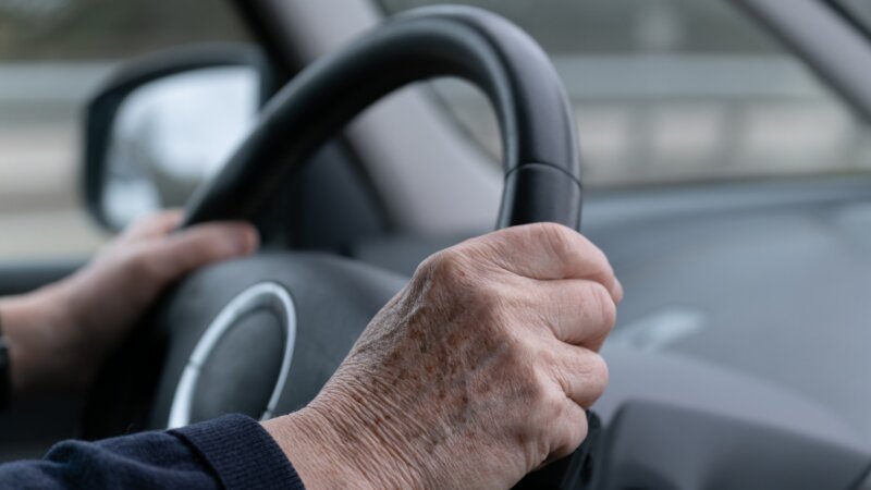 Maladie d’Alzheimer et conduite : les recommandations s’assouplissent