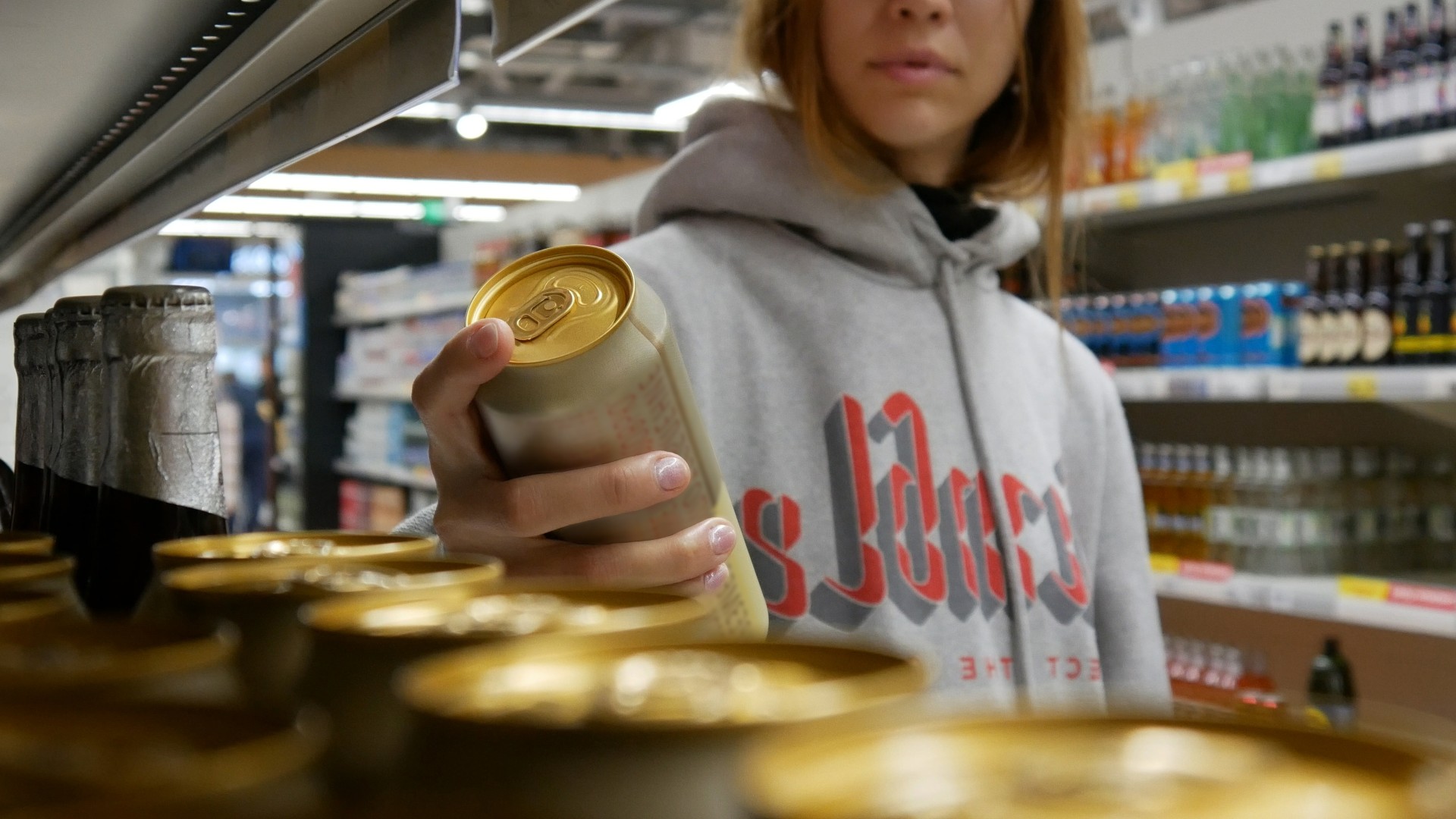 Alcool : près de 9 débits de boissons sur 10 en vendent aux mineurs