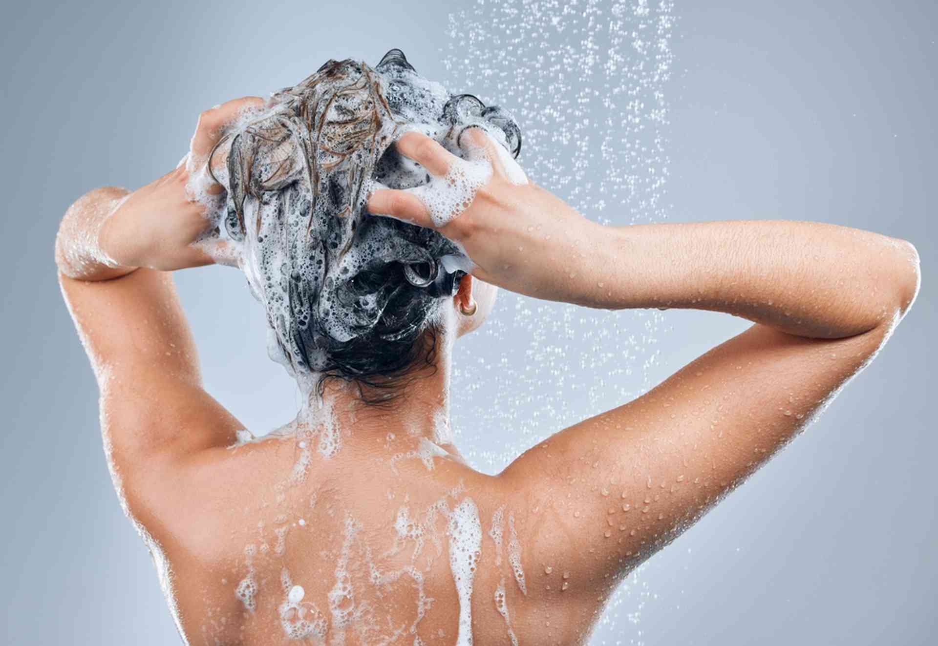 À quelle fréquence se laver les cheveux ?