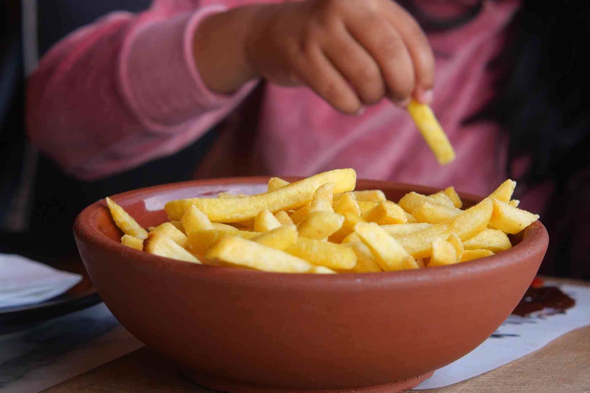 Manger des frites trois fois par semaine augmente le risque de diabète