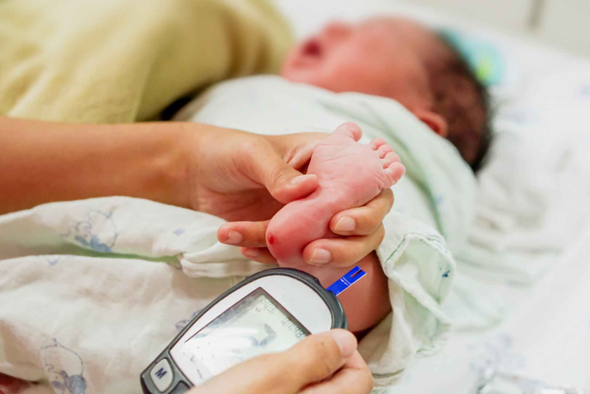 Dépistage néonatal : quelles sont ces 2 maladies que la HAS veut ajouter ?