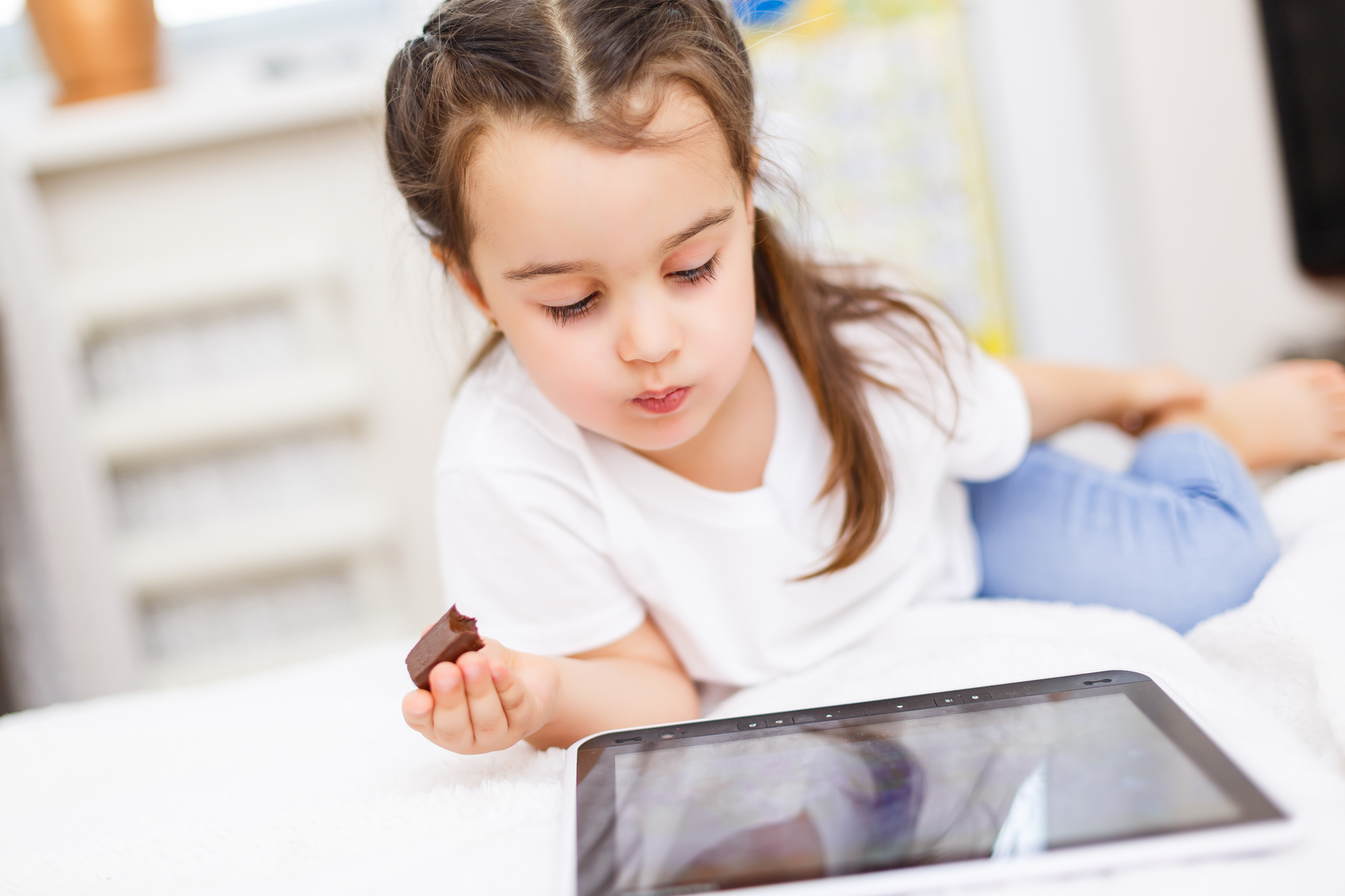 Écrans et enfants : un usage massif dès le plus jeune âge et des inégalités sociales