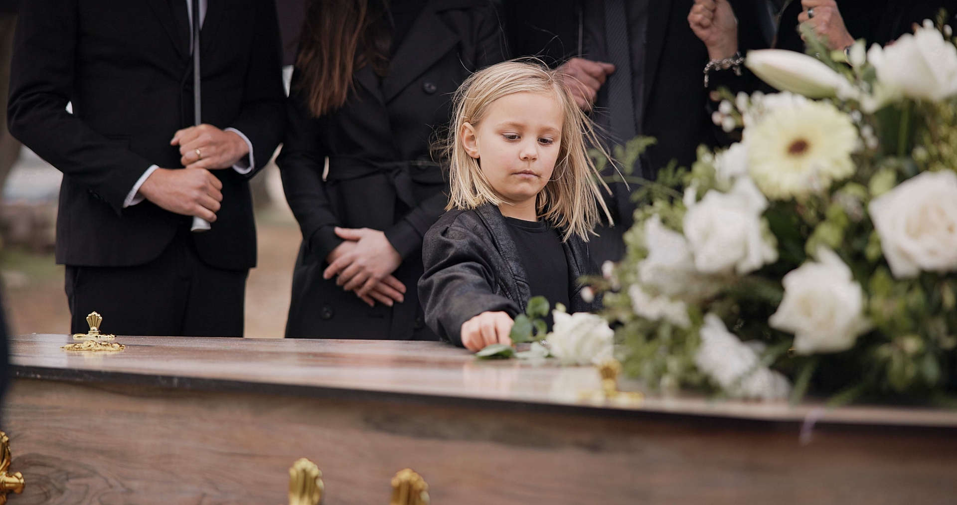 Deuil: faut-il emmener un enfant à un enterrement?