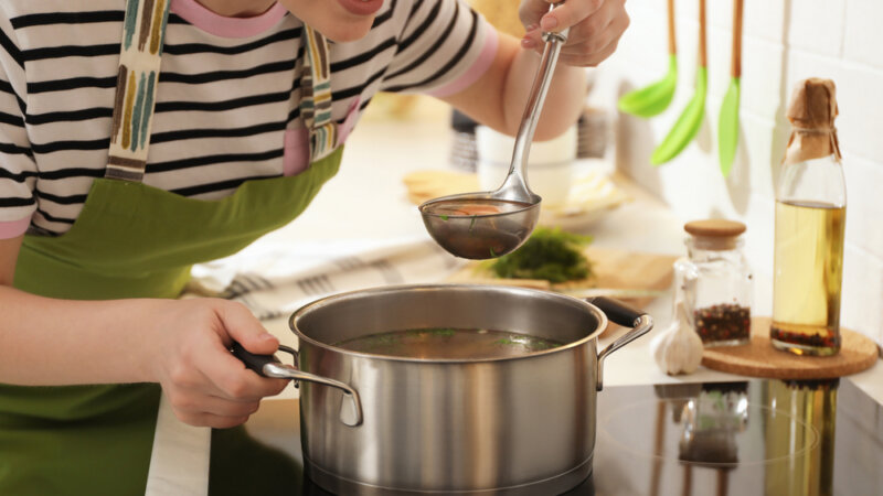 Le bouillon, un concentré de santé qui revient en force