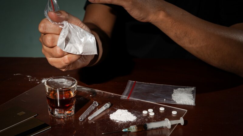 Dépendance ou addiction, trop souvent confondues