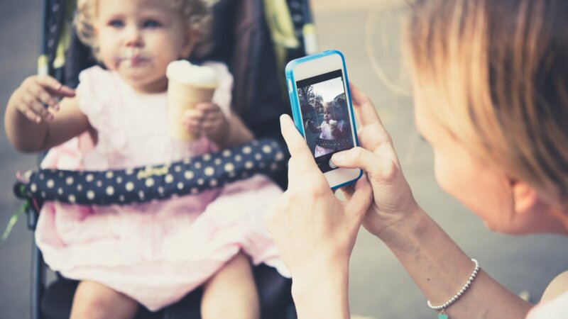 Parents parfaits sur Instagram : quand les réseaux sociaux nous font culpabiliser