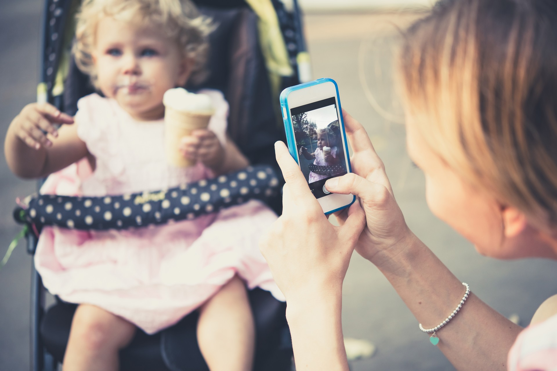 Parents parfaits sur Instagram : quand les réseaux sociaux nous font culpabiliser