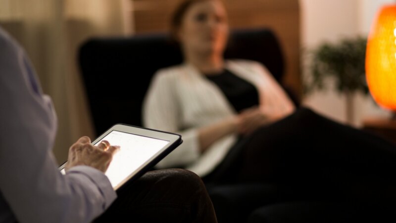 Santé mentale : une IA pour mieux suivre les patients dépressifs et bipolaires