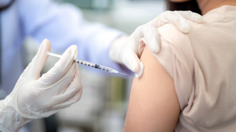 Covid-19 :  les vaccins à ARN messager efficaces contre les cancers ?
