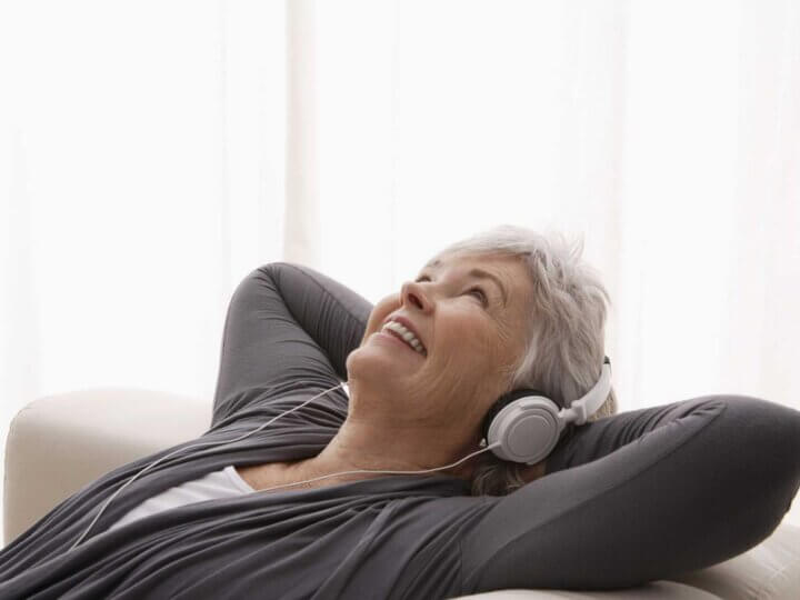 Écouter de la musique pourrait réduire de 39 % le risque de démence chez les seniors