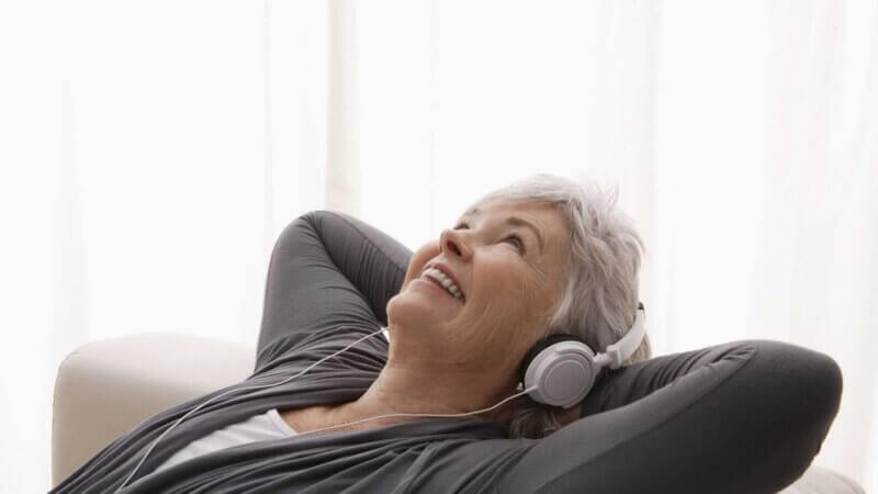 Écouter de la musique pourrait réduire de 39 % le risque de démence chez les seniors