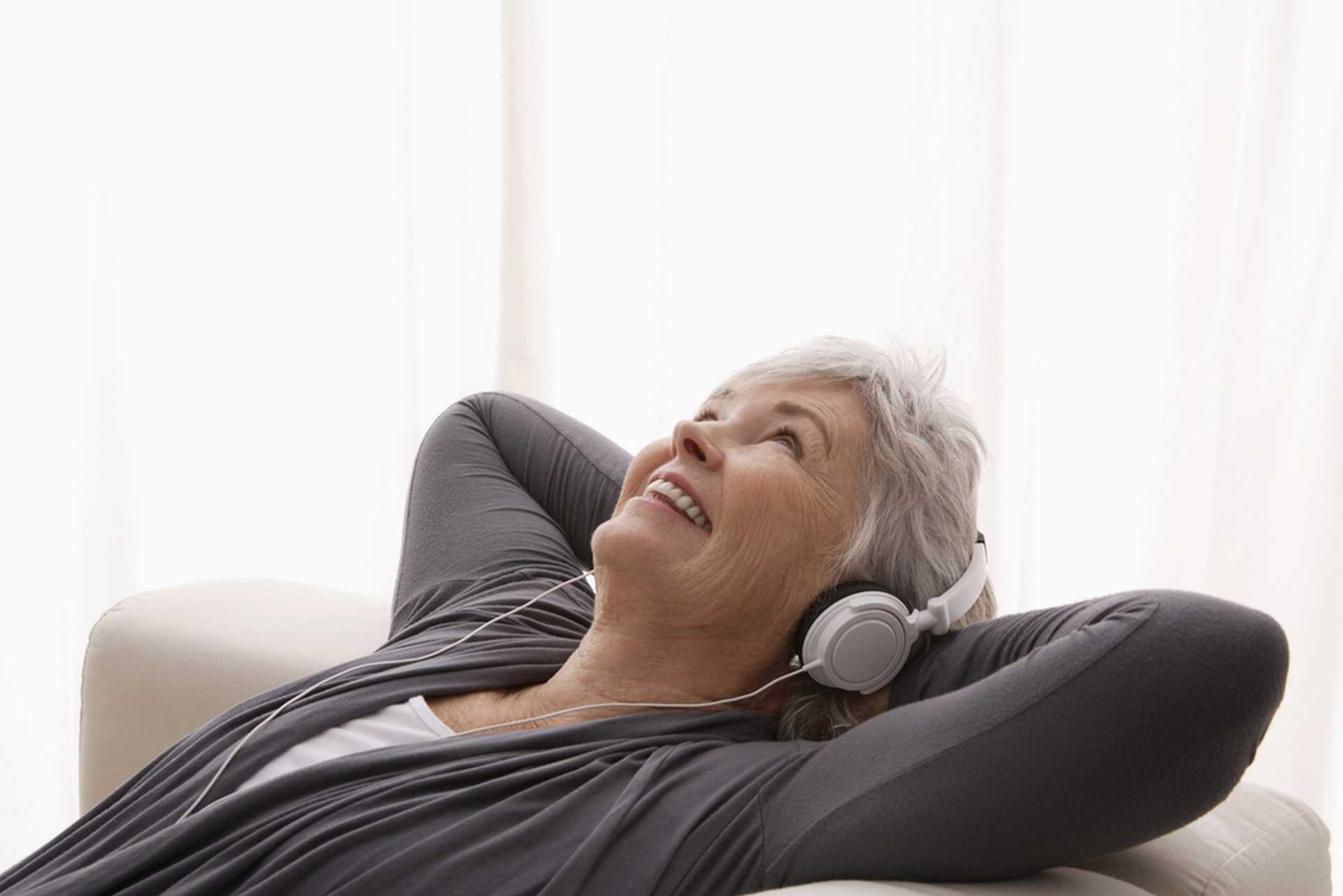 Écouter de la musique pourrait réduire de 39 % le risque de démence chez les seniors