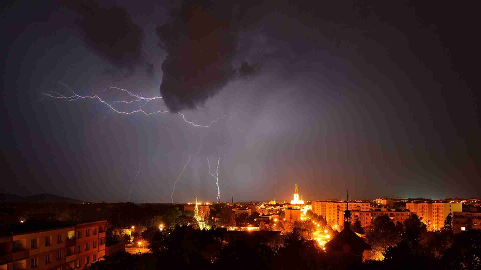 Pourquoi les orages aggravent-ils les crises d’asthme ?