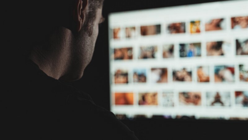 Pornographie et santé mentale : quand le visionnage devient excessif