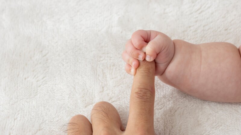 Les réflexes primitifs : des comportements hérités de nos ancêtres