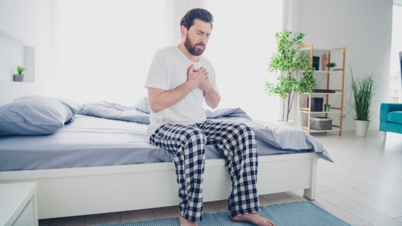 Se coucher tard, manger à des horaires irréguliers… tout ce qui peut augmenter votre risque cardiaque