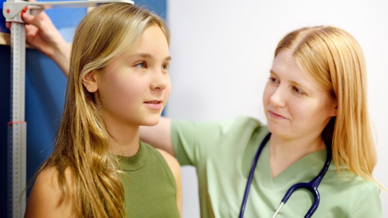 Croissance: les filles arrêtent-elles de grandir après leurs premières règles ?