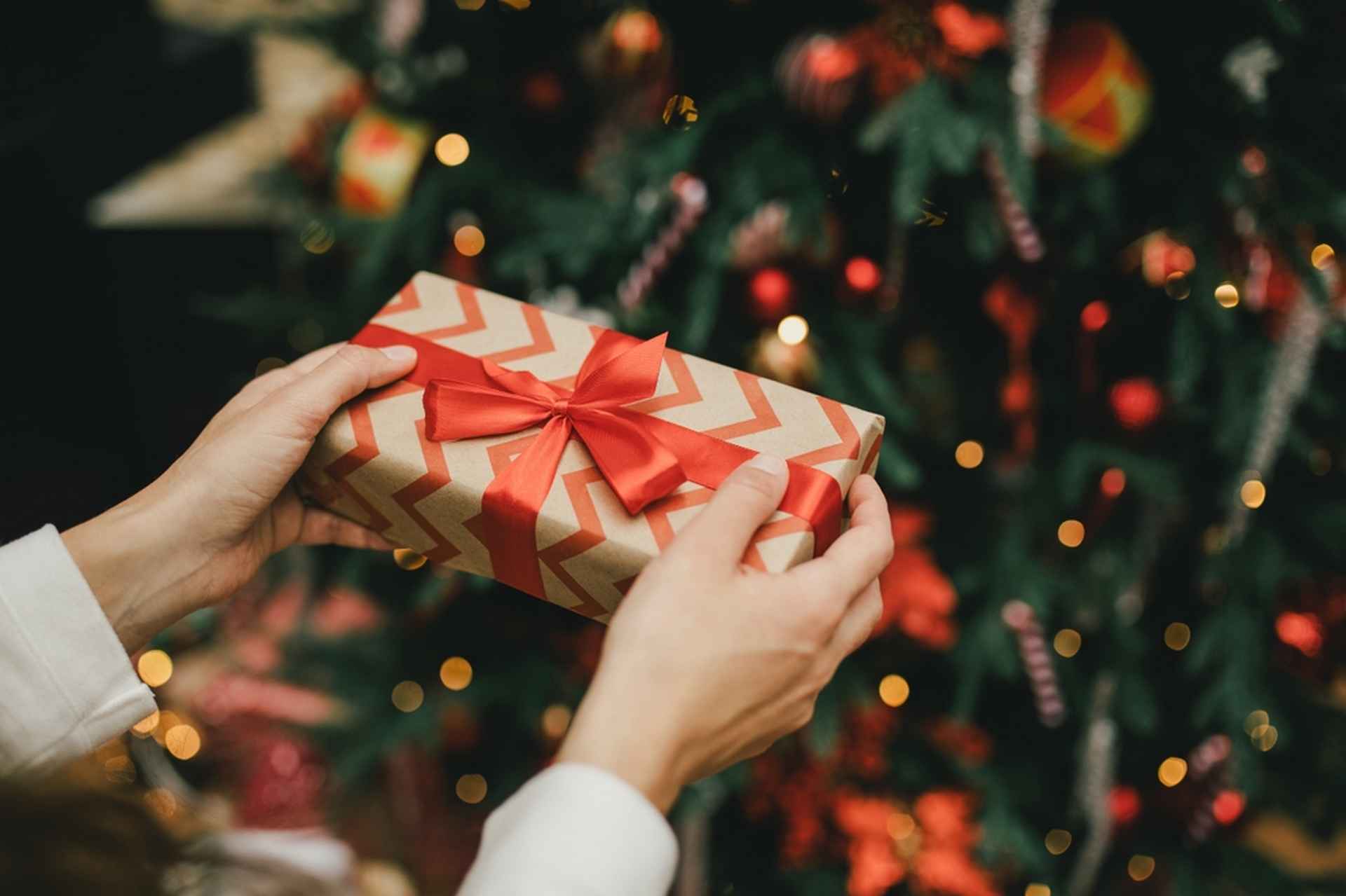 Bien matériel ou expérience sensorielle : quel est le meilleur cadeau de Noel ?