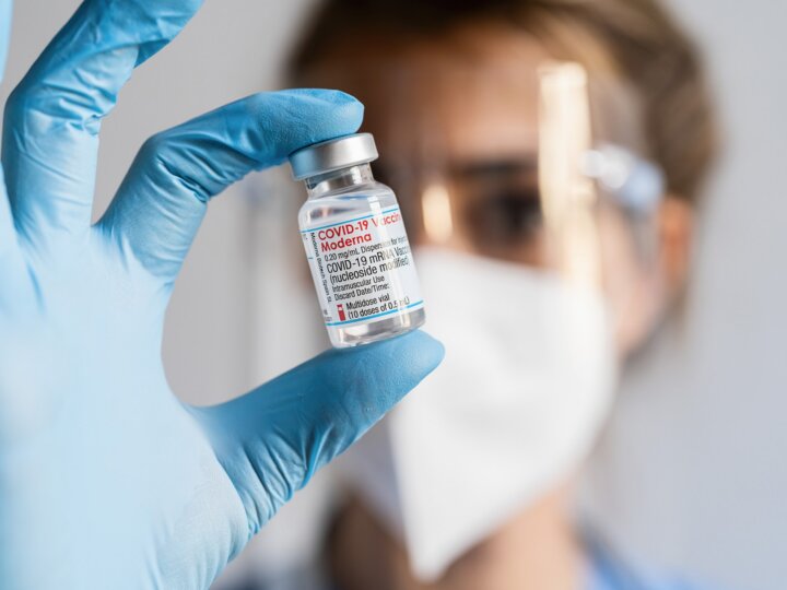 Vaccins à ARN messager contre le Covid-19 : pas de risque de mortalité accru après 4 ans de suivi