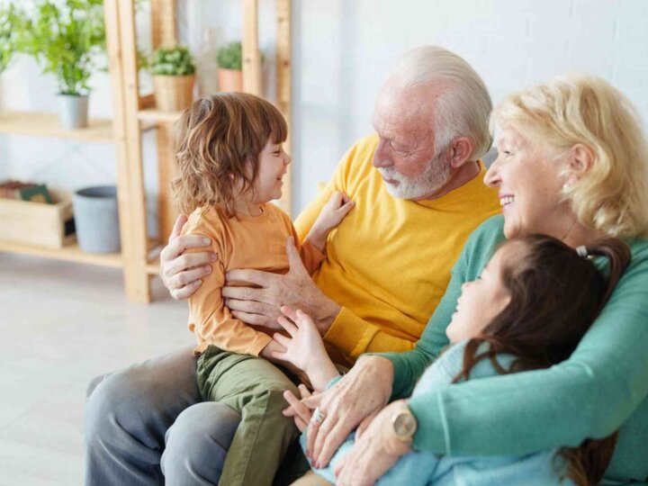 Grands-parents : s’occuper de ses petits-enfants ralentit le déclin cognitif
