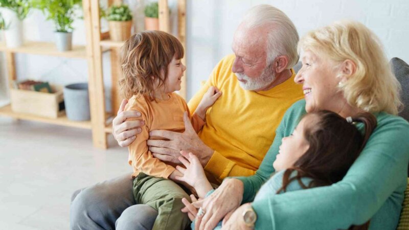 Grands-parents : s’occuper de ses petits-enfants ralentit le déclin cognitif