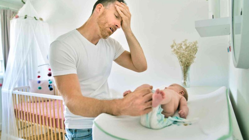 Pipi, caca, vomi… comment devenir parents nous « immunise » contre le dégoût