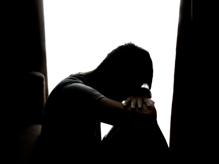 Suicides en France : de profondes inégalités sociales et de genre