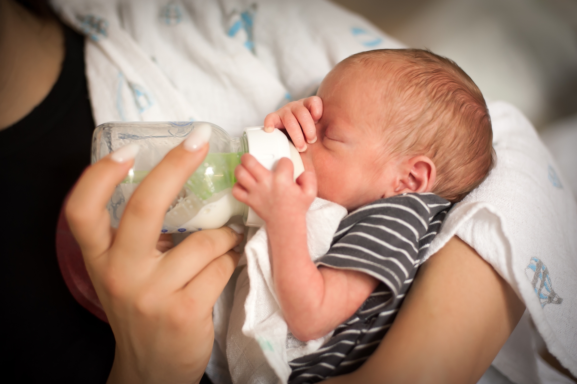Pas de compléments alimentaires chez les nouveau-nés !