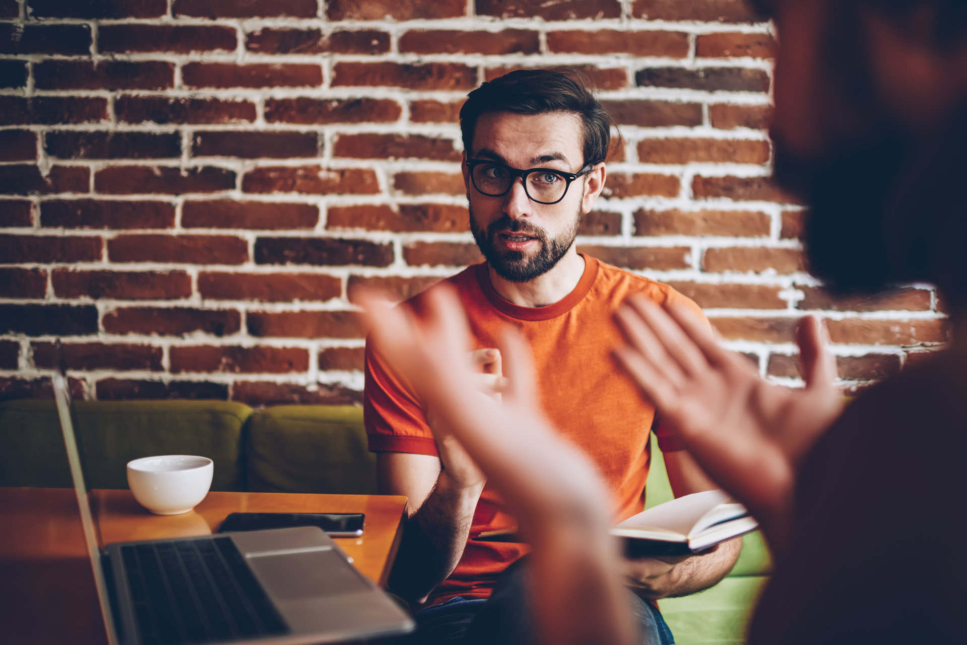 Le liking gap :  ce phénomène qui nous fait croire que les autres ne nous apprécient pas