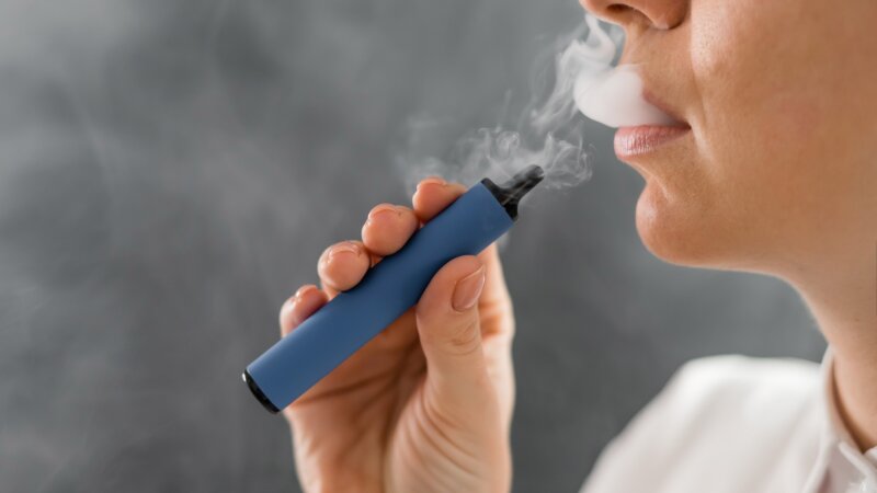 3 millions de vapoteurs en France : quels risques pour leur santé ?